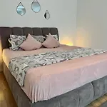 Cronenberger Mit Garten - Kontaktloses Einchecken, Netflix, Kingsize-bett * وبرتال