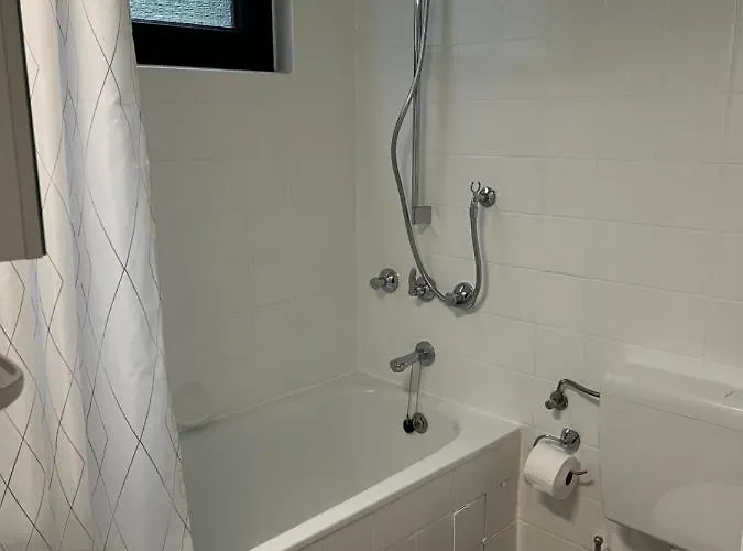 Cronenberger Mit Garten - Kontaktloses Einchecken, Netflix, Kingsize-bett Wuppertal